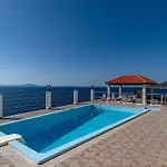Family-Friendly Apartments With Swimming Pool Zavalatica, Korcula - 183 Apartman Zavalatica
